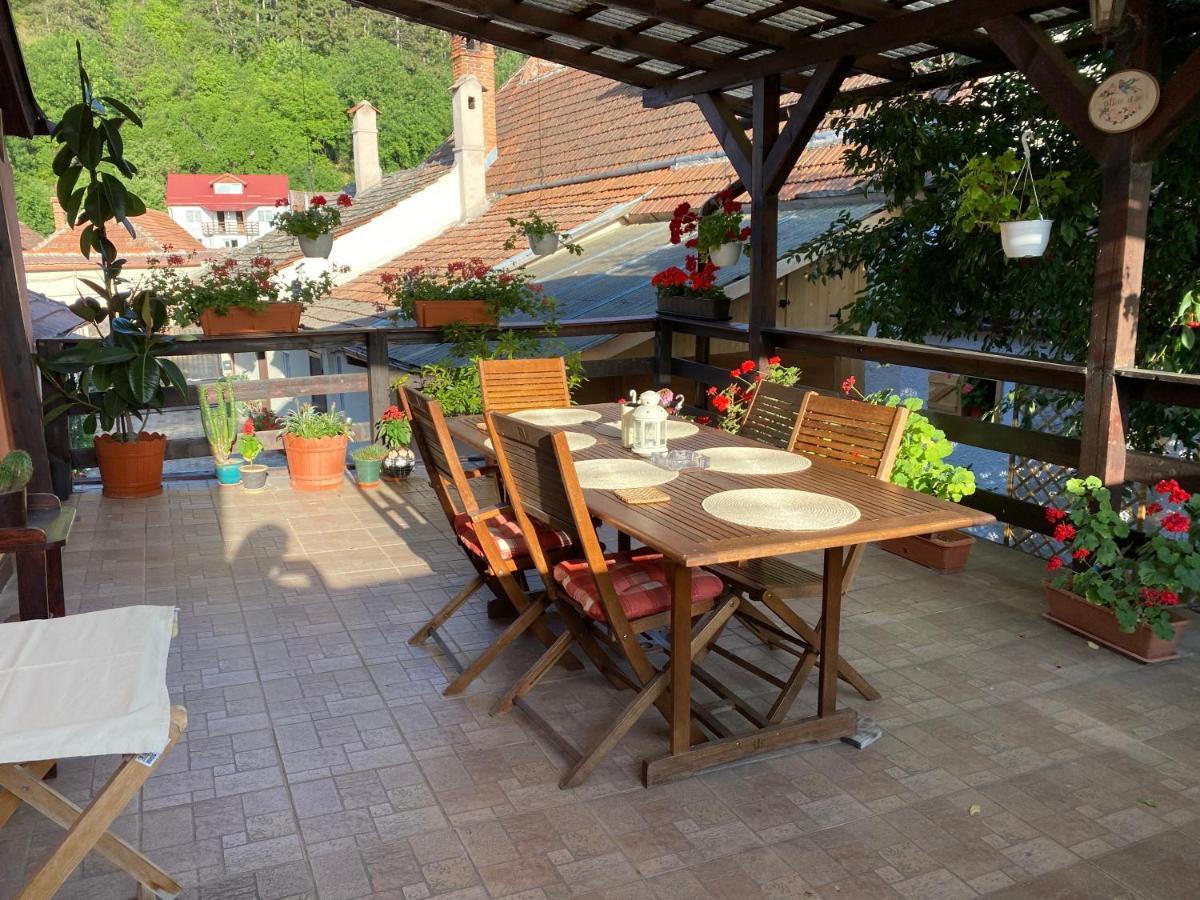 Victoria Gasthaus Rasnov - Charming Vacation House In Rasnov ภายนอก รูปภาพ