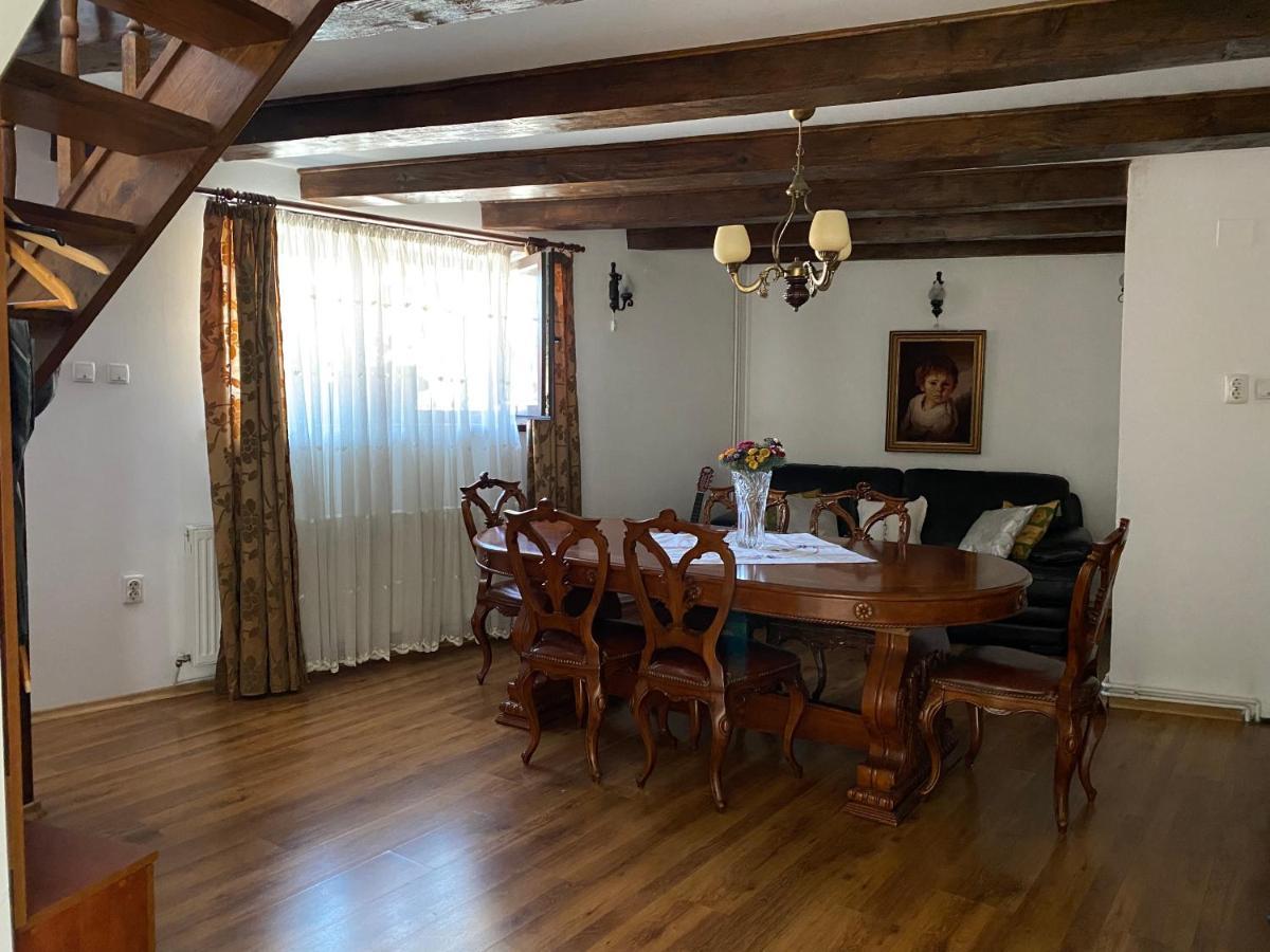 Victoria Gasthaus Rasnov - Charming Vacation House In Rasnov ภายนอก รูปภาพ