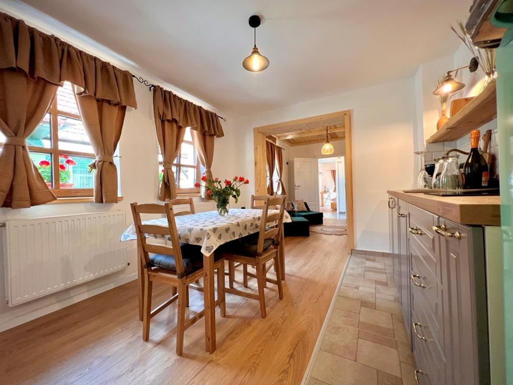 Victoria Gasthaus Rasnov - Charming Vacation House In Rasnov ภายนอก รูปภาพ