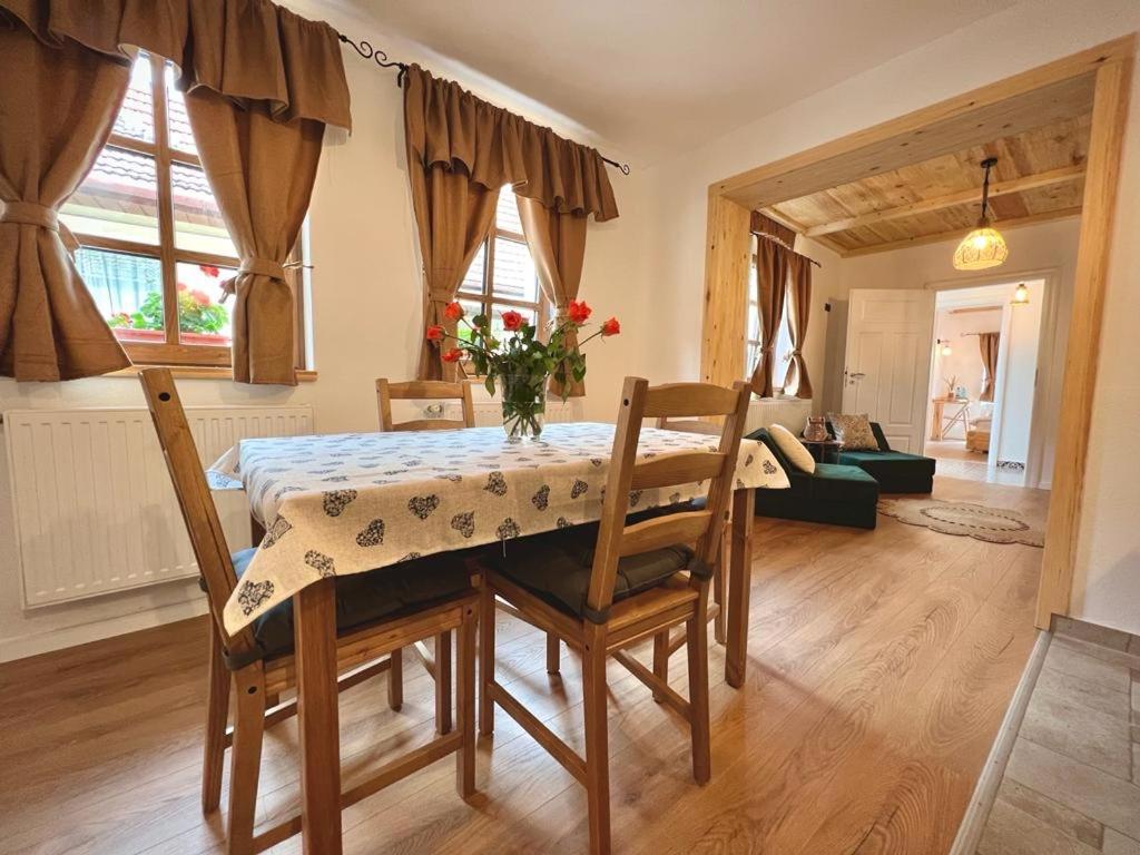 Victoria Gasthaus Rasnov - Charming Vacation House In Rasnov ภายนอก รูปภาพ